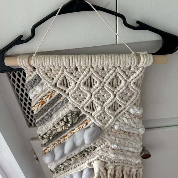 Handmade macrame wall hanging - Picture 4 of 4